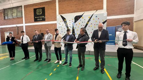 Államilag támogatott mászófal ünnepélyes átadása